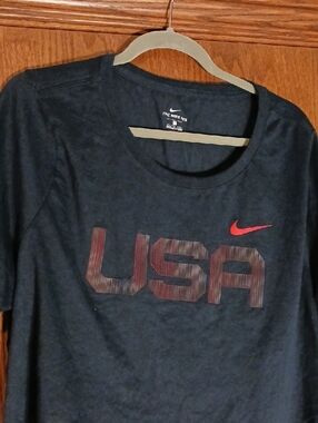 Women's The Nike Tee Crop Top